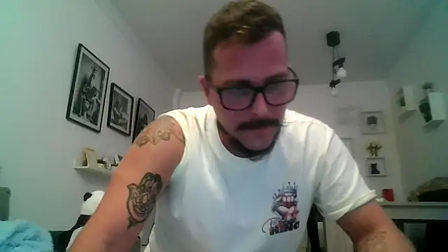 yanick931 online show from April 2026 11:43:02 PM