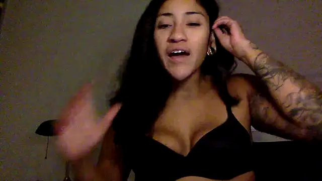 Snapshot of LatinaLoka chatting on May 2026 02:50:02 AM LatinaLoka online show from May 2026 02:50:02 AM