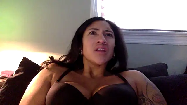 Snapshot of LatinaLoka chatting on May 2026 02:55:01 PM LatinaLoka online show from May 2026 02:55:01 PM