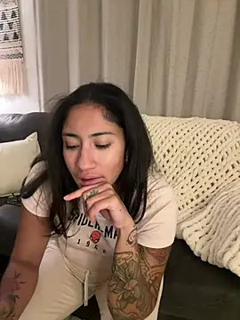 Snapshot of LatinaLoka chatting on May 2026 03:03:02 AM LatinaLoka online show from May 2026 03:03:02 AM