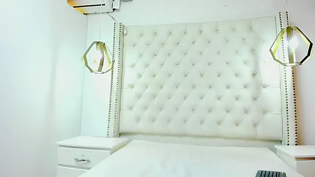 JEAN LEWIS2 online show from April 2026 07:33:01 PM