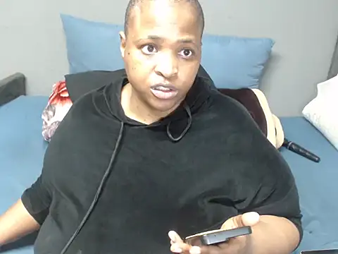 Bustydiva83 online show from June 2026 12:53:02 PM