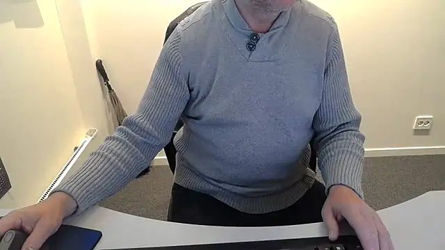 Snapshot of Buggemann chatting on June 2026 02:56:02 AM Buggemann online show from June 2026 02:56:02 AM