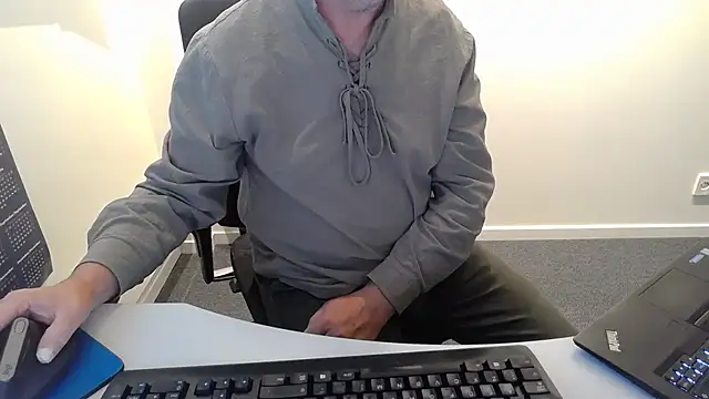 Snapshot of Buggemann chatting on July 2026 03:15:01 AM Buggemann online show from July 2026 03:15:01 AM
