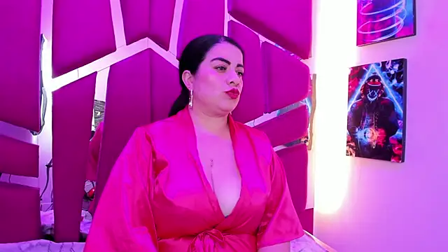 Snapshot of Emilyy_Moon_ chatting on June 2026 06:52:02 AM Emilyy Moon online show from June 2026 06:52:02 AM