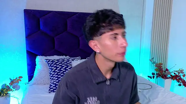 Snapshot of AndyJustgame_ chatting on July 2026 04:39:01 AM AndyJustgame online show from July 2026 04:39:01 AM