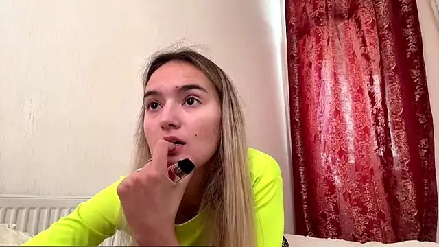 ReathaKiss online show from June 2026 03:18:01 PM