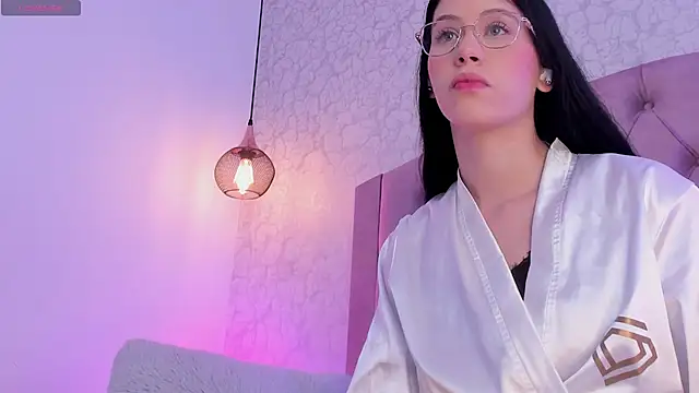 saraa joness  online show from April 2026 06:52:01 PM