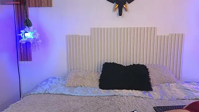 VixenxO online show from March 2026 05:52:01 PM