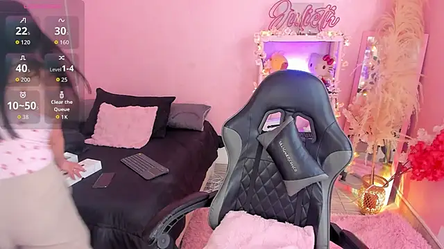 Julieth Caandy online show from April 2026 01:56:02 PM