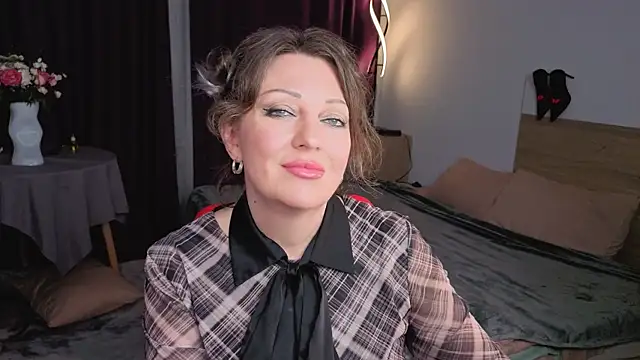 Sirena Fly online show from June 2026 10:21:02 PM