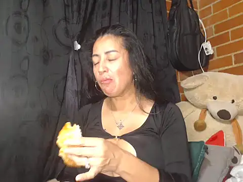 Snapshot of Alexandrina chatting on January 2025 12:01:01 AM Alexandrina online show from January 2025 12:01:01 AM