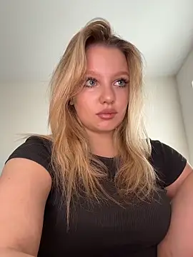 Snapshot of bettyloveu chatting on May 2026 04:10:01 AM bettyloveu online show from May 2026 04:10:01 AM