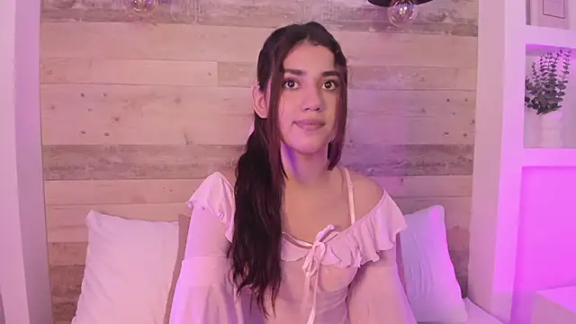 Snapshot of cristin_collins chatting on June 2026 02:44:01 AM cristin collins online show from June 2026 02:44:01 AM