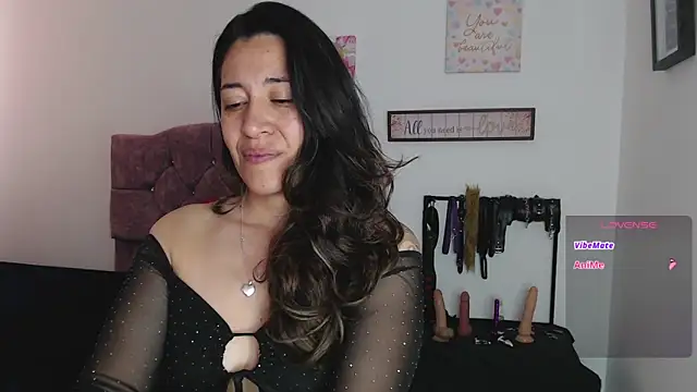 Snapshot of violeta_scott chatting on June 2026 03:23:01 PM violeta scott online show from June 2026 03:23:01 PM