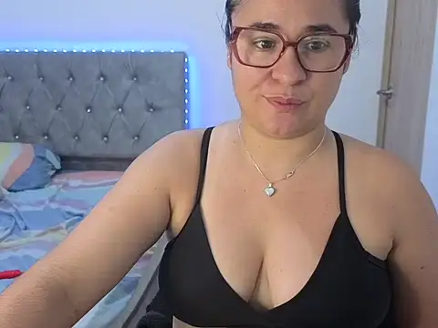 Snapshot of estrellajunior chatting on May 2026 11:20:01 PM estrellajunior online show from May 2026 11:20:01 PM