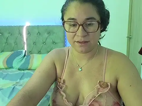 Snapshot of estrellajunior chatting on May 2026 11:48:02 AM estrellajunior online show from May 2026 11:48:02 AM