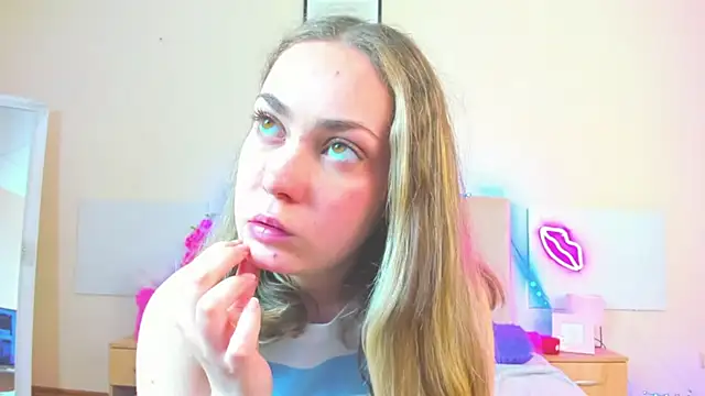 MelanieCuty online show from May 2026 05:35:02 AM