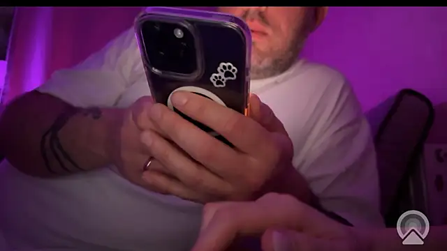 Snapshot of garnet_hornet chatting on March 2026 09:08:01 PM garnet hornet online show from March 2026 09:08:01 PM