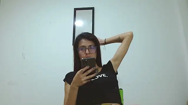 Snapshot of Emily_Lopera chatting on May 2026 02:19:01 AM Emily Lopera online show from May 2026 02:19:01 AM
