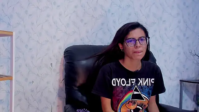 Emily Lopera online show from July 2026 03:40:01 PM