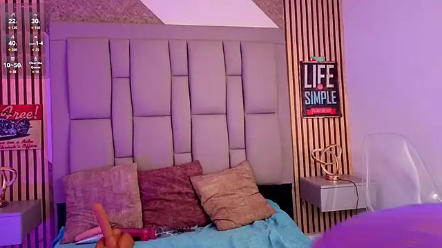  karlaruso online show from April 2026 12:43:01 PM