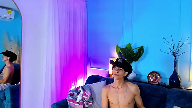 Snapshot of Cheys_Mast chatting on March 2026 03:51:02 PM Cheys Mast online show from March 2026 03:51:02 PM