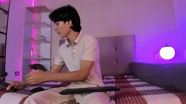 Cheys Mast online show from April 2026 03:20:02 PM