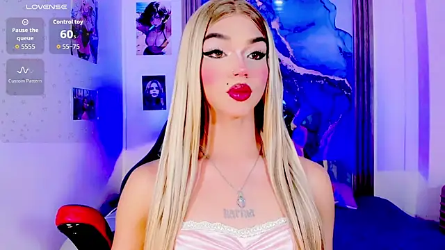 Snapshot of blonde_queen- chatting on June 2026 07:31:02 AM blonde queen- online show from June 2026 07:31:02 AM