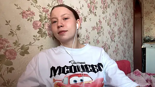 Snapshot of EleneShedden chatting on March 2026 12:44:01 PM EleneShedden online show from March 2026 12:44:01 PM