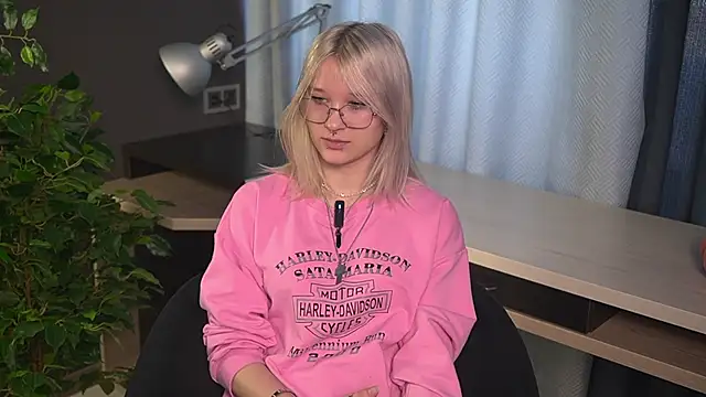 DinaSporn online show from March 2026 08:28:01 AM