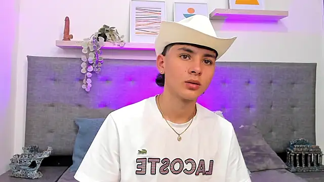 Andrew restrepoo online show from April 2026 05:15:01 PM