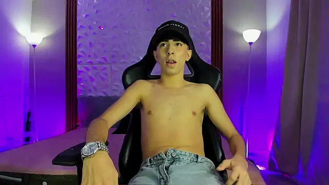 Snapshot of Michaell_twinkk_ chatting on March 2026 04:40:01 AM Michaell twinkk online show from March 2026 04:40:01 AM