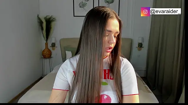 EvaRaider online show from March 2026 01:22:01 PM