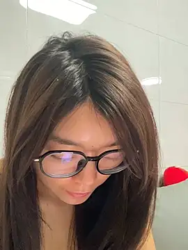 Snapshot of Puting_q chatting on June 2026 05:37:01 AM Puting q online show from June 2026 05:37:01 AM