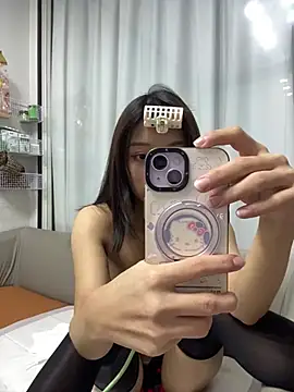 Snapshot of Puting_q chatting on July 2026 04:05:02 PM Puting q online show from July 2026 04:05:02 PM
