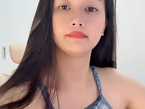 Snapshot of AmyLinee_1 chatting on June 2026 07:14:02 AM AmyLinee 1 online show from June 2026 07:14:02 AM