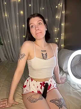 Snapshot of RinaHoward chatting on March 2026 04:44:02 PM RinaHoward online show from March 2026 04:44:02 PM