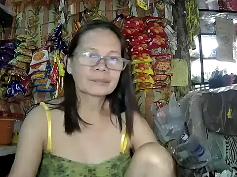 Snapshot of mommylicious_23 chatting on May 2026 09:43:01 PM mommylicious 23 online show from May 2026 09:43:01 PM