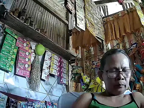 Snapshot of mommylicious_23 chatting on May 2026 04:42:01 AM mommylicious 23 online show from May 2026 04:42:01 AM