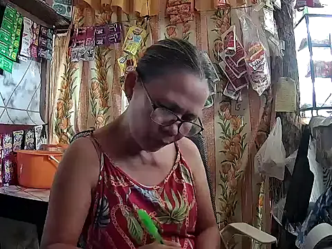 Snapshot of mommylicious_23 chatting on July 2026 01:53:01 AM mommylicious 23 online show from July 2026 01:53:01 AM