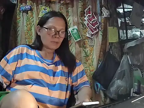 Snapshot of mommylicious_23 chatting on July 2026 12:48:02 PM mommylicious 23 online show from July 2026 12:48:02 PM