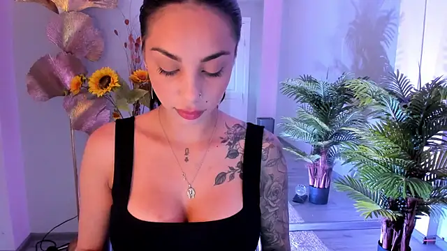 Snapshot of MissSiennaa chatting on June 2026 04:56:01 AM MissSiennaa online show from June 2026 04:56:01 AM