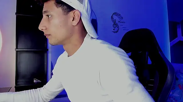 Snapshot of MaxiimoRomano_ chatting on August 2026 07:16:01 PM MaxiimoRomano online show from August 2026 07:16:01 PM