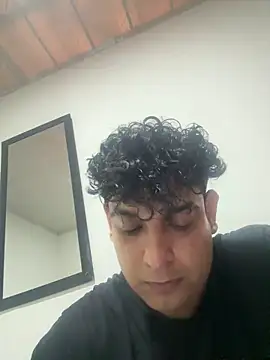 Snapshot of Niccolo_Noir chatting on April 2026 08:09:01 PM Niccolo Noir online show from April 2026 08:09:01 PM