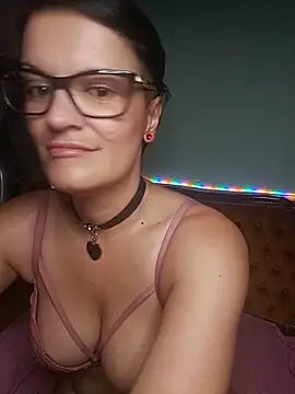Evamilfhungary online show from June 2026 08:22:02 PM