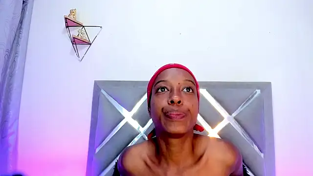 Emmaa sweeet  online show from March 2026 07:28:01 PM