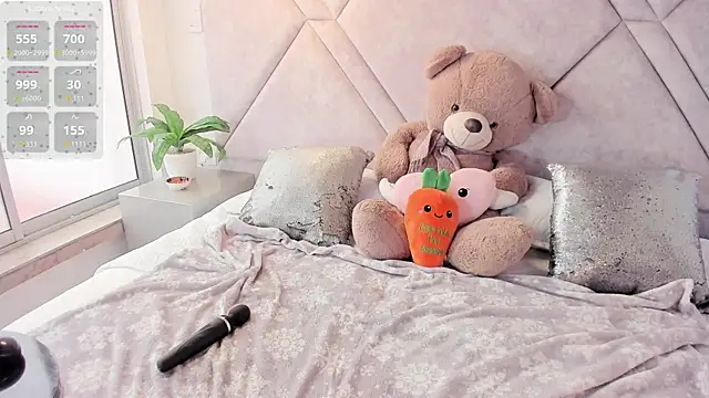 Amora 96 online show from May 2026 04:04:02 PM