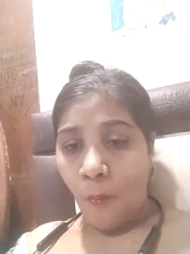 LovelyRenu online show from April 2026 02:03:02 PM