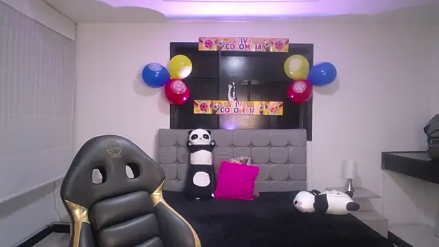 Melannyy V online show from June 2026 12:42:02 PM